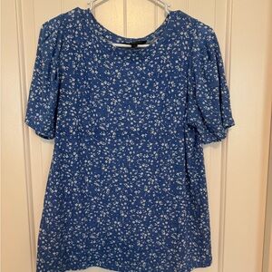 Women's Banana Republic Short Sleeve Blue Floral Blouse Size Medium